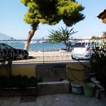 Themilena's House 1 公寓